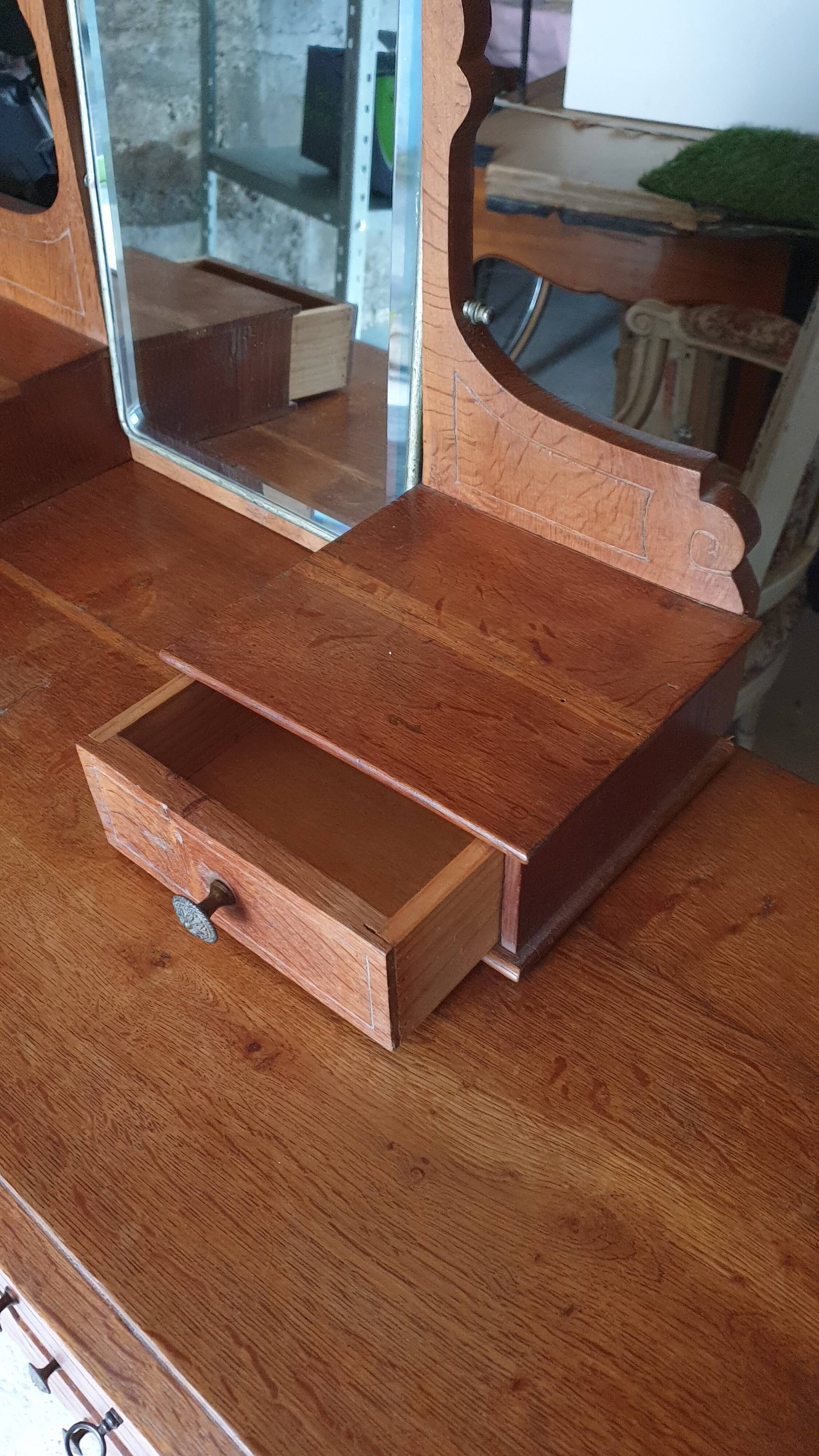 Dressing table chest of drawers