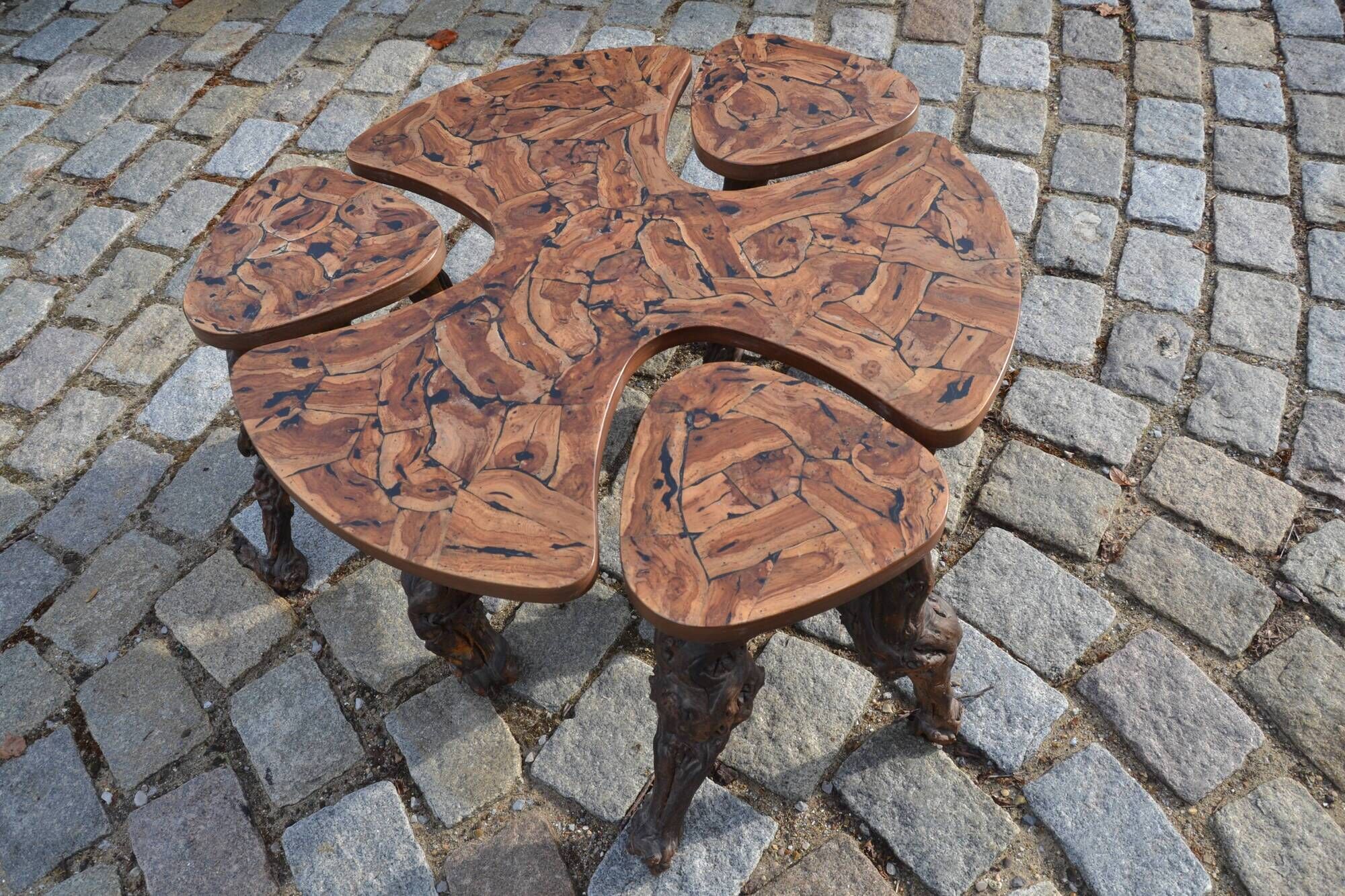 Modular coffee table in vine shoot marquetry.