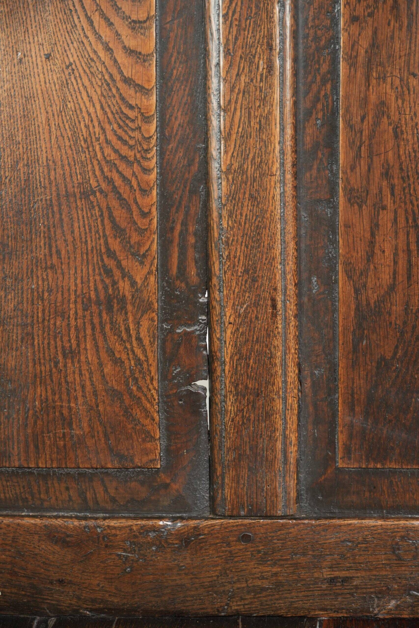 Antique English wooden bench / hall bench from the early 18th century