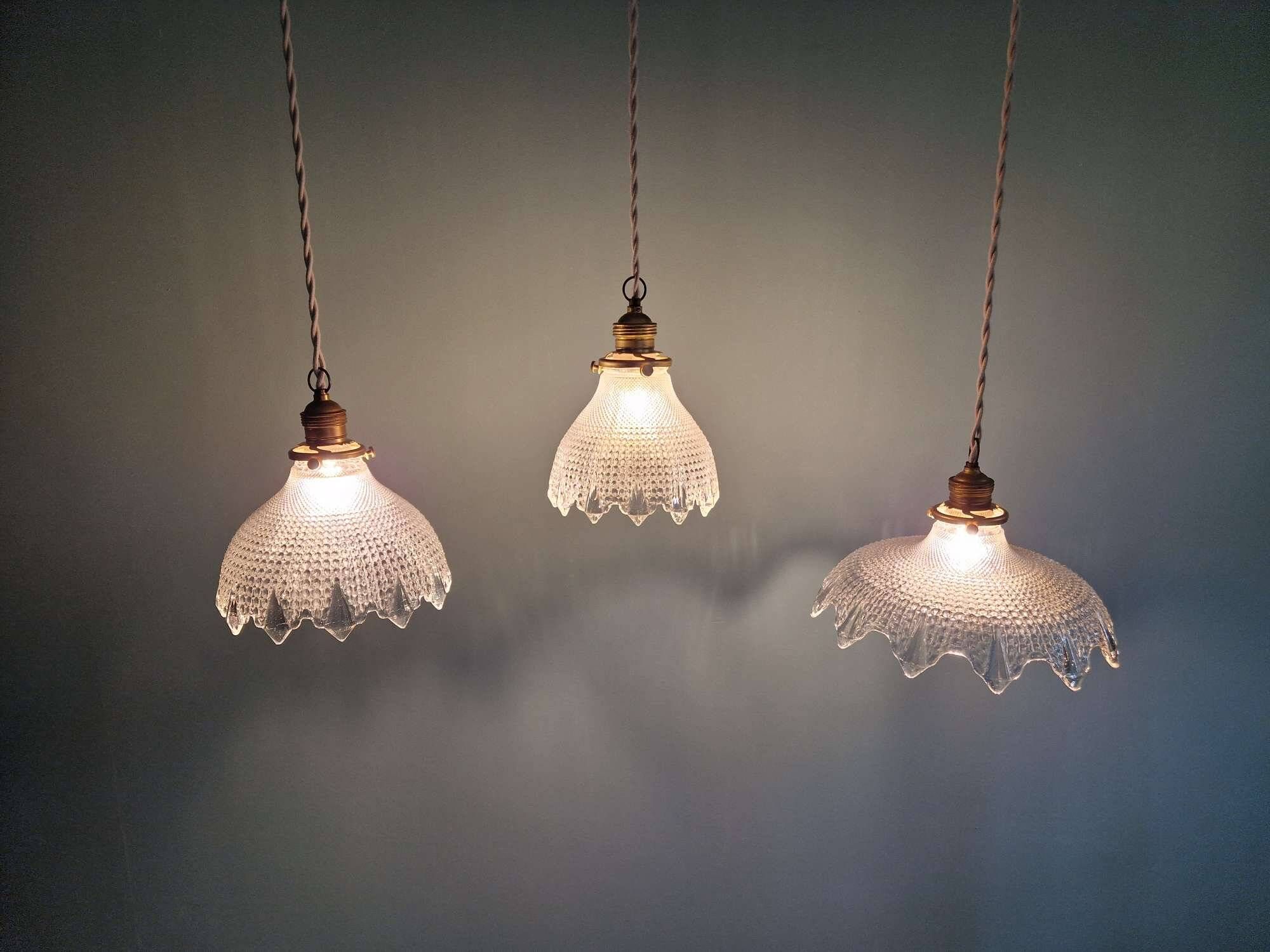 Trio of Art Deco scalloped clear glass pendant lights, 1920-30