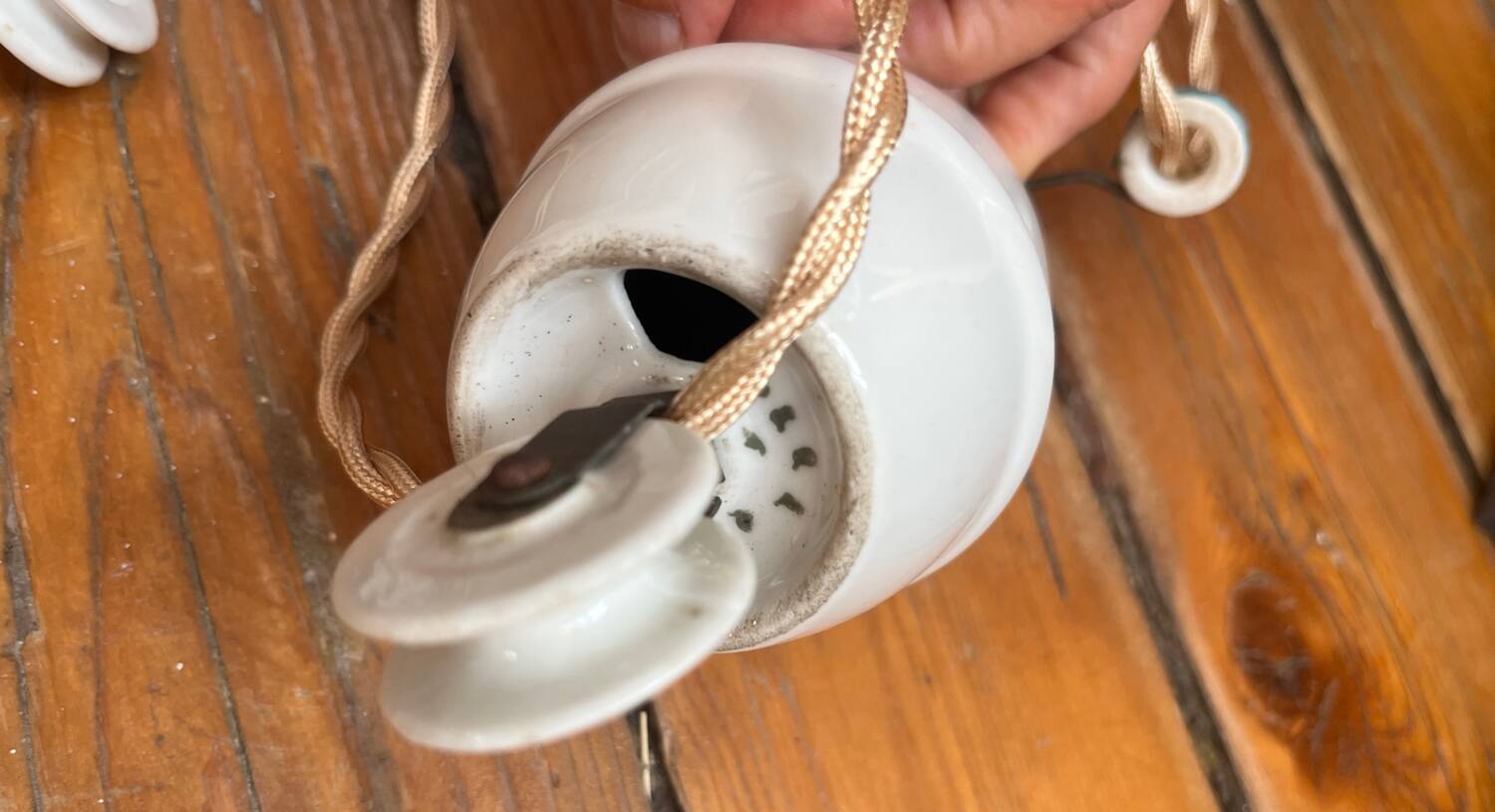 Opaline glass pendant light, frilly, rises and falls