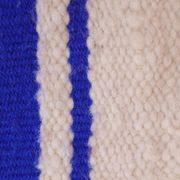 Coussin rayé bleu et blanc en laine