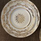 Magnifique service en porcelaine blanche et doree