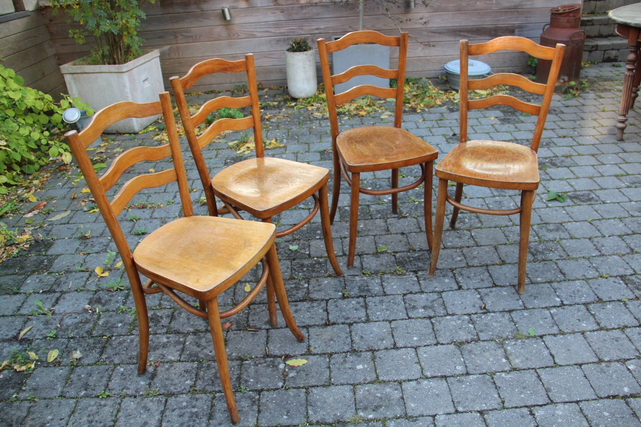 4 chaises bistro aux assises sérigraphiées