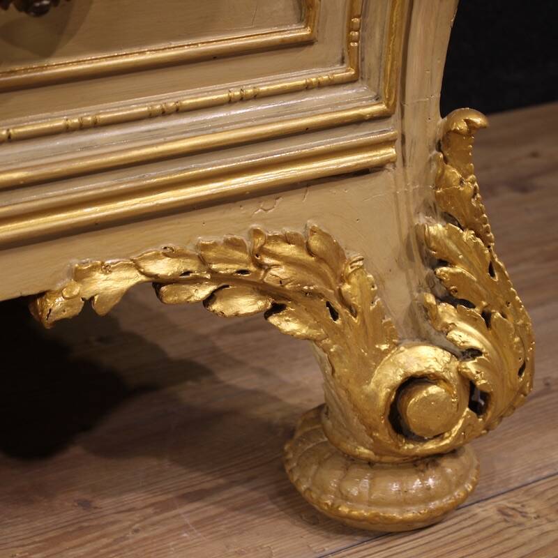 Commode italienne laquée et dorée du 20e siècle