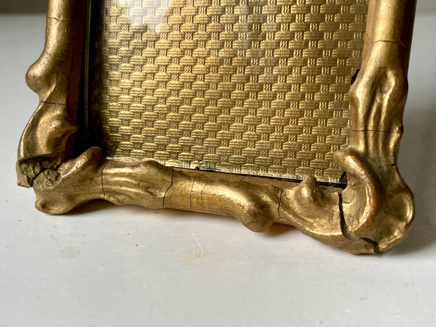 Antique art nouveau gilded wooden frame  11.5 cm x 8.5 cm convex glass