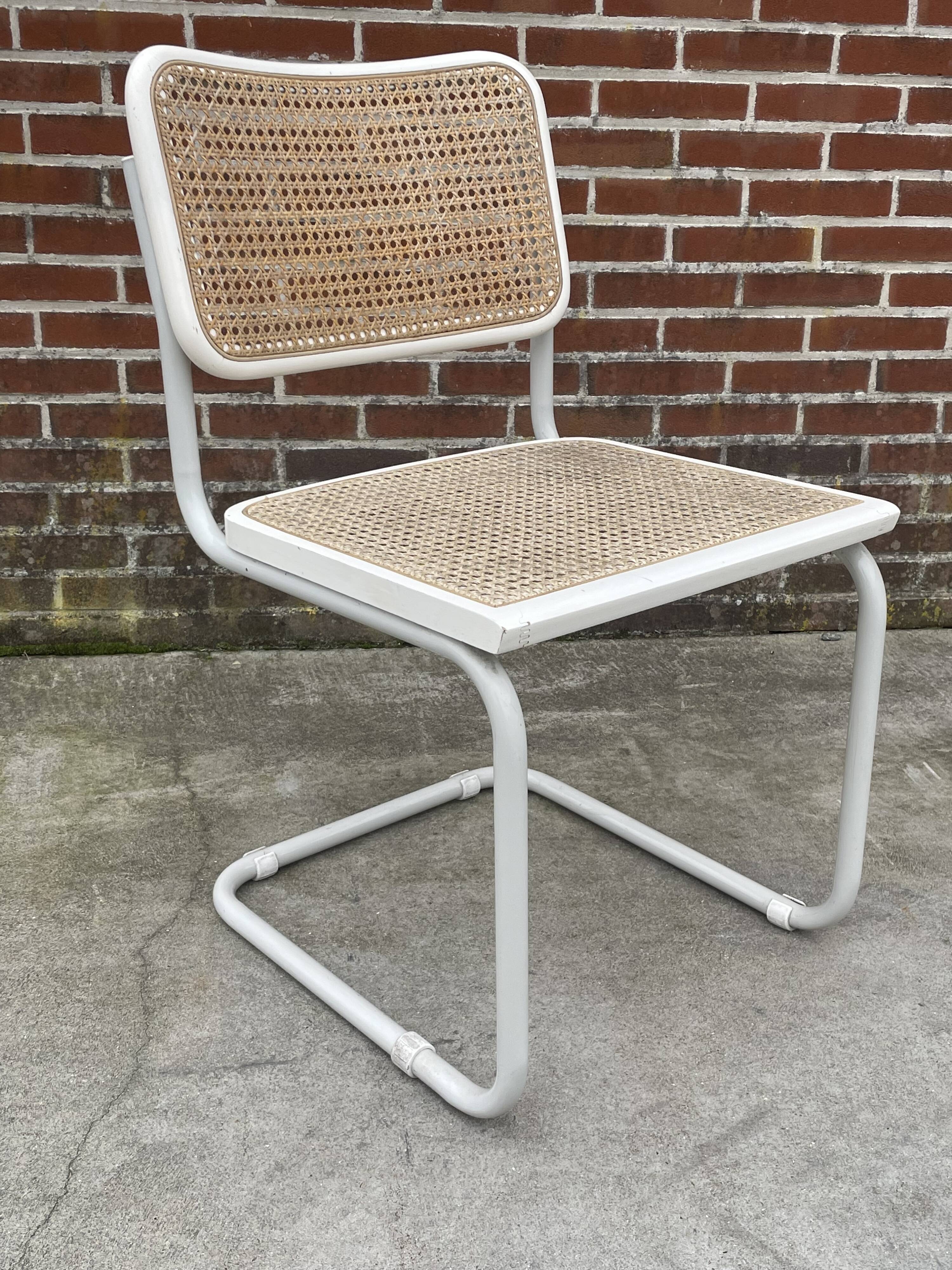 Set of 4 Cesca b32 model chairs in white by Marcel Breuer