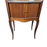 Table de chevet à rideau style Louis XV en merisier