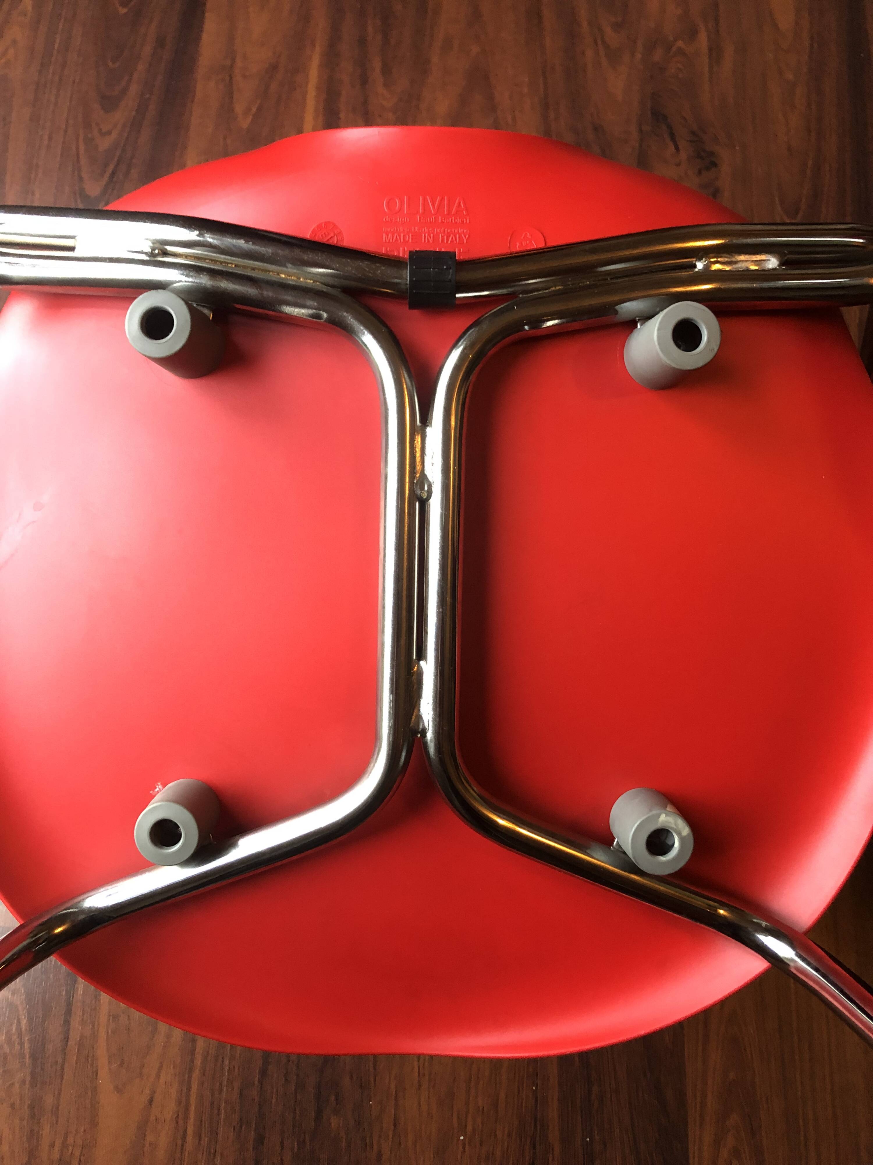 Lot de 8 chaises rouges vintage designer Raul Barbieri