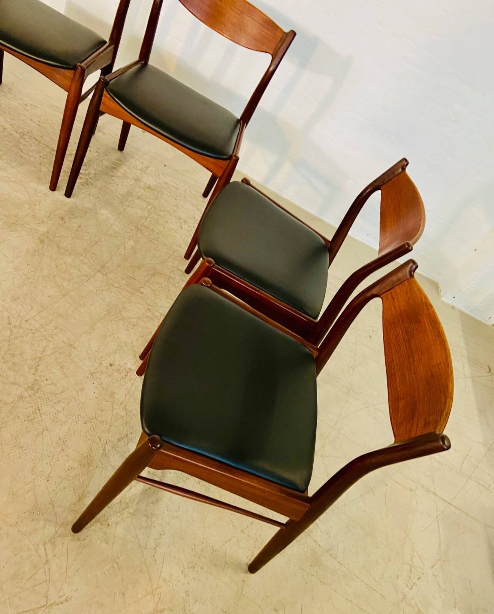 Danish vintage Arne Wahl Iversen teak and leather dining chairs model 26 - 1960s