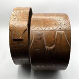 Boîte suédoise ancienne en bois courbé avec couvercle • Art populaire