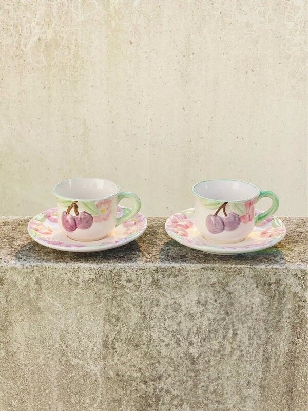 Barbotine cherry cups