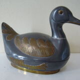 Duck empty-metal pocket