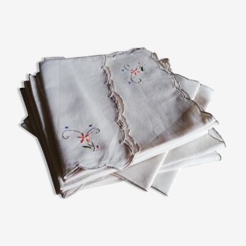 12 serviettes anciennes brodées