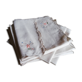 12 serviettes anciennes brodées