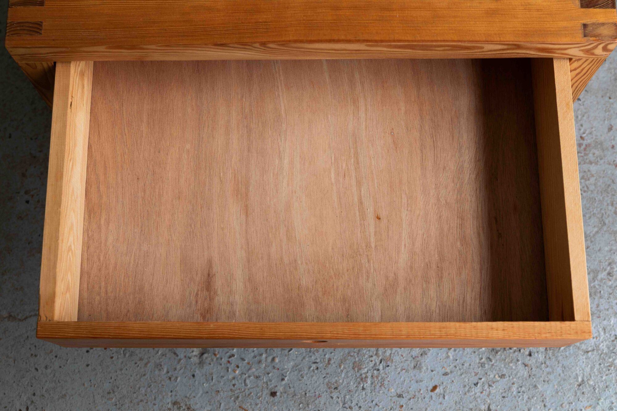 Night stand by Ate van Apeldoorn