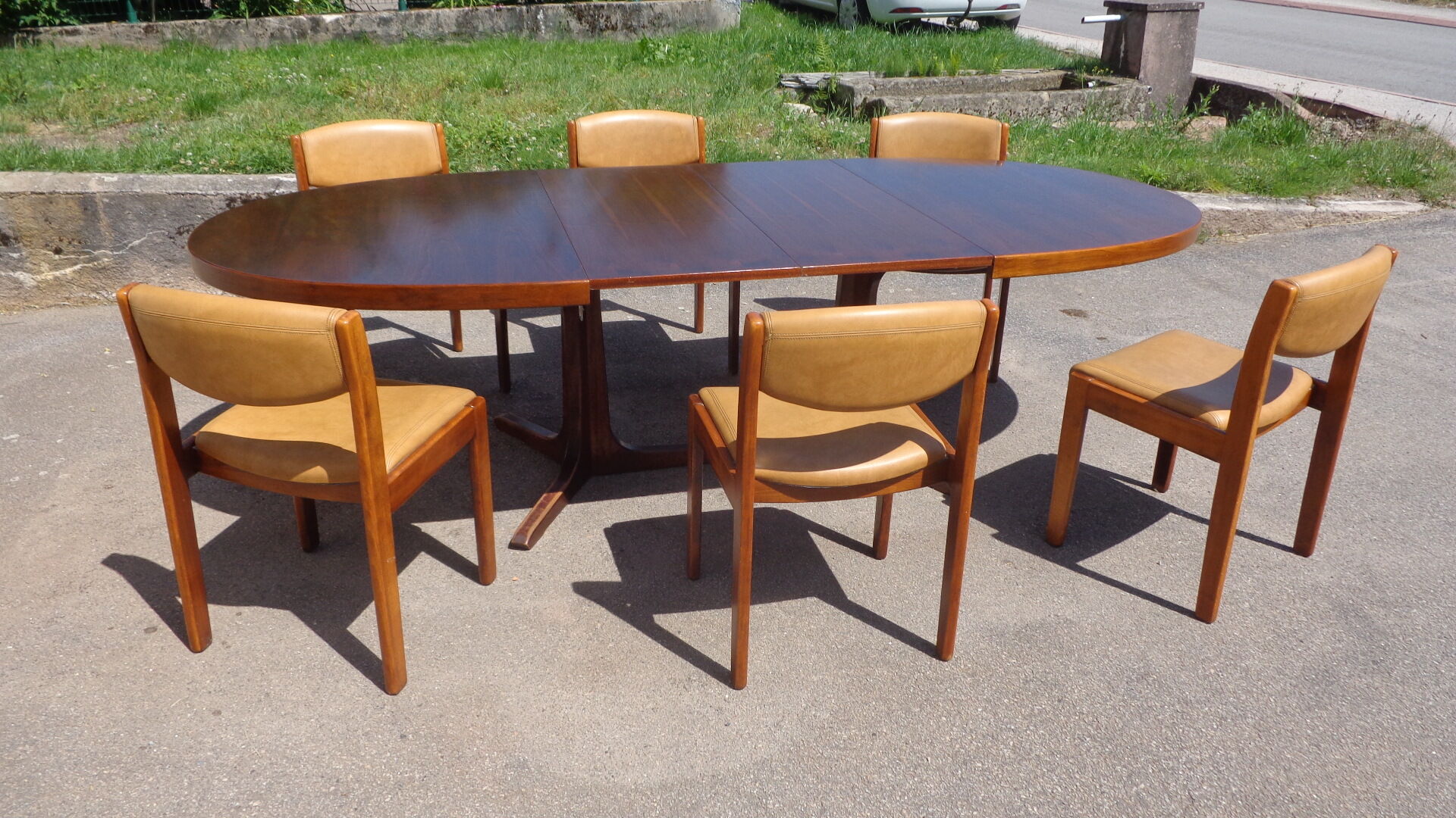 Baumann table and 6 chairs