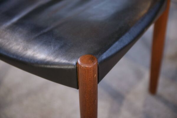 Ensemble de 6 chaises Ejner Larsen et A. Bender Madsen pour Willy Beck design scandinave en cuir et palissandre 1960’s