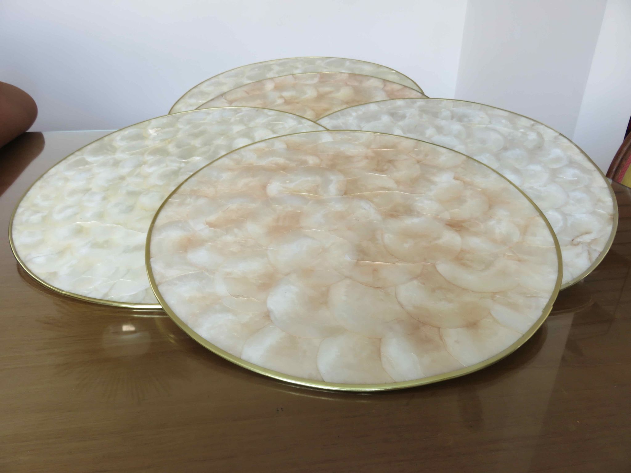 Set of 5 under-plates in mother-of-pearl and brass 70s