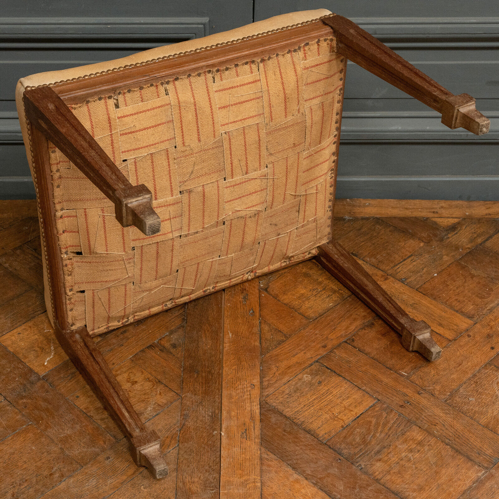 Oak stool early twentieth feet fluted leather top