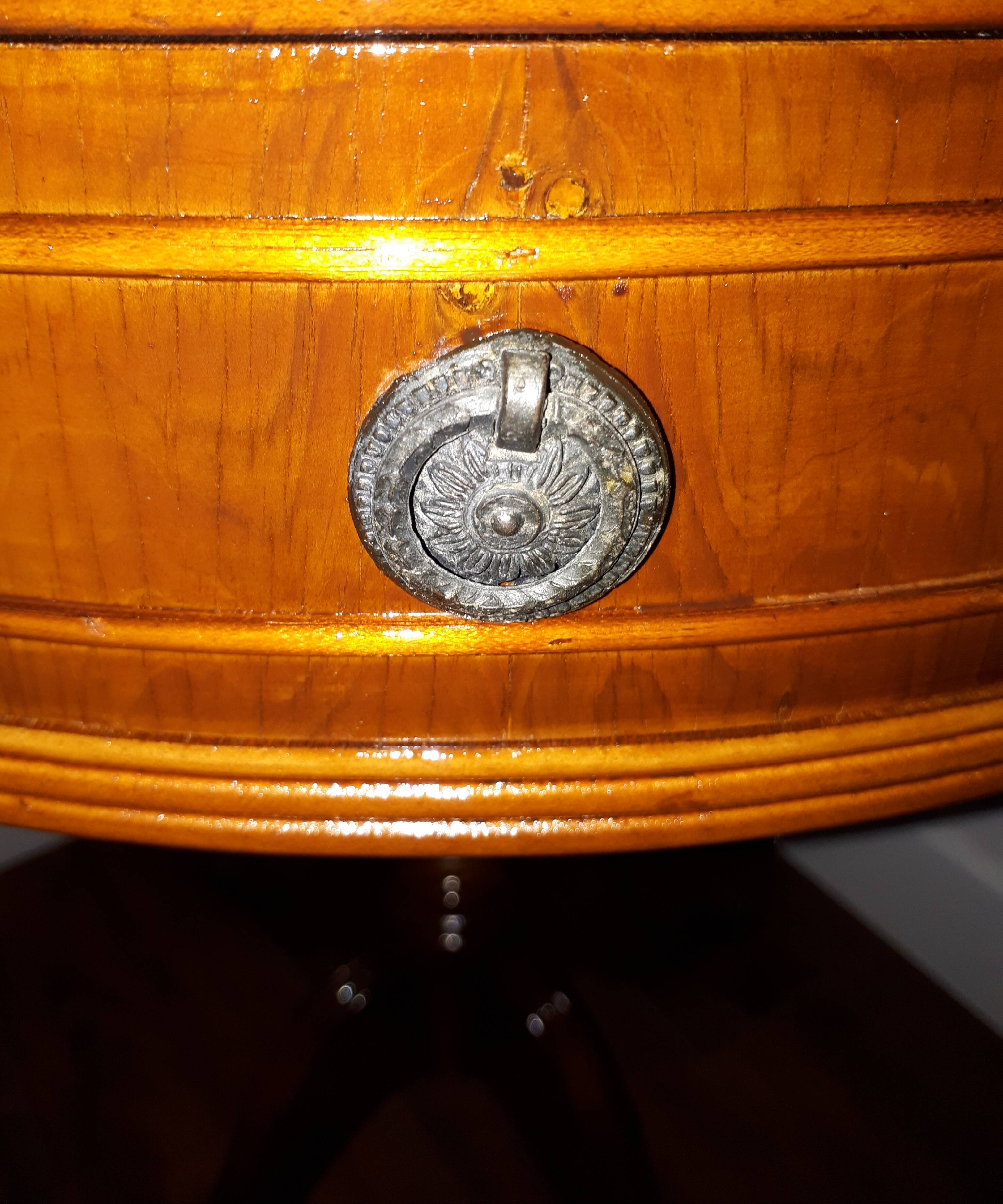 English healing pedestal