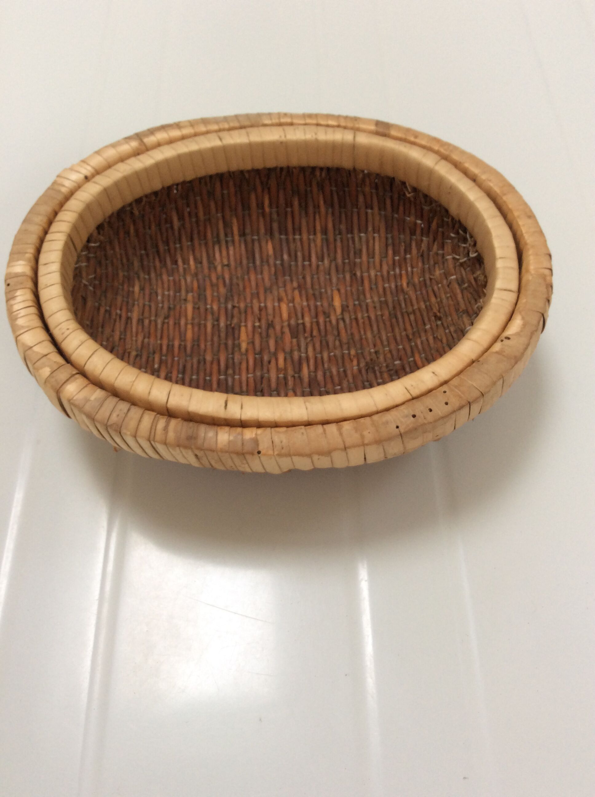Duo of small pull-out baskets