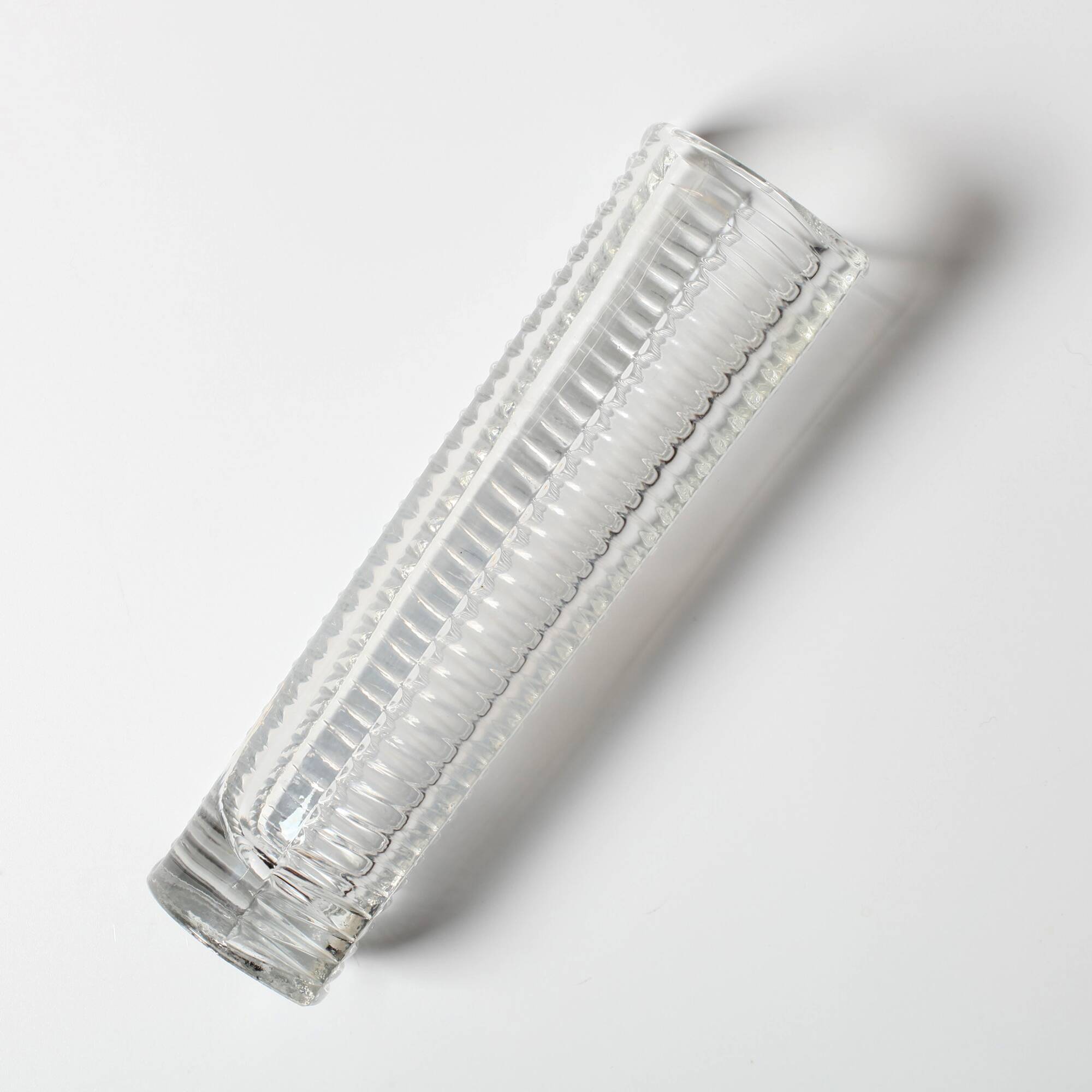 Vase vintage en verre pressé clair et élégant par Miloš Filip / Nemšová / 1962