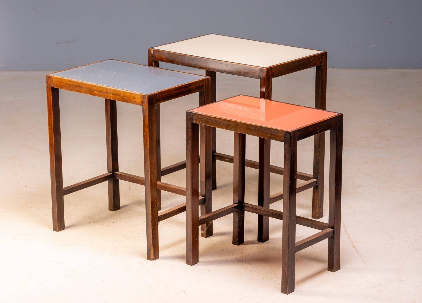 Tables gigognes Art Déco, ensemble de 3, milieu du 20e siècle, Tchécoslovaquie, 70 × 60,5 × 40 cm