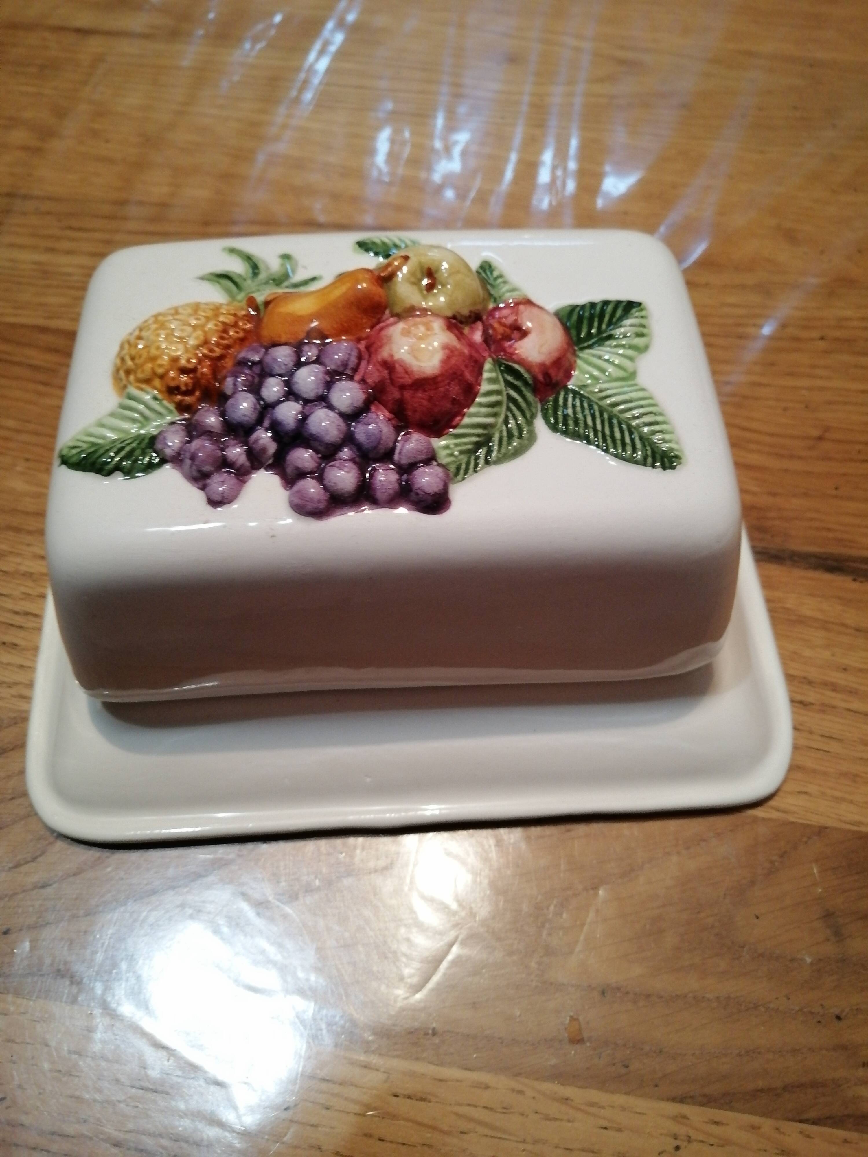 Slurry ceramic butter dish