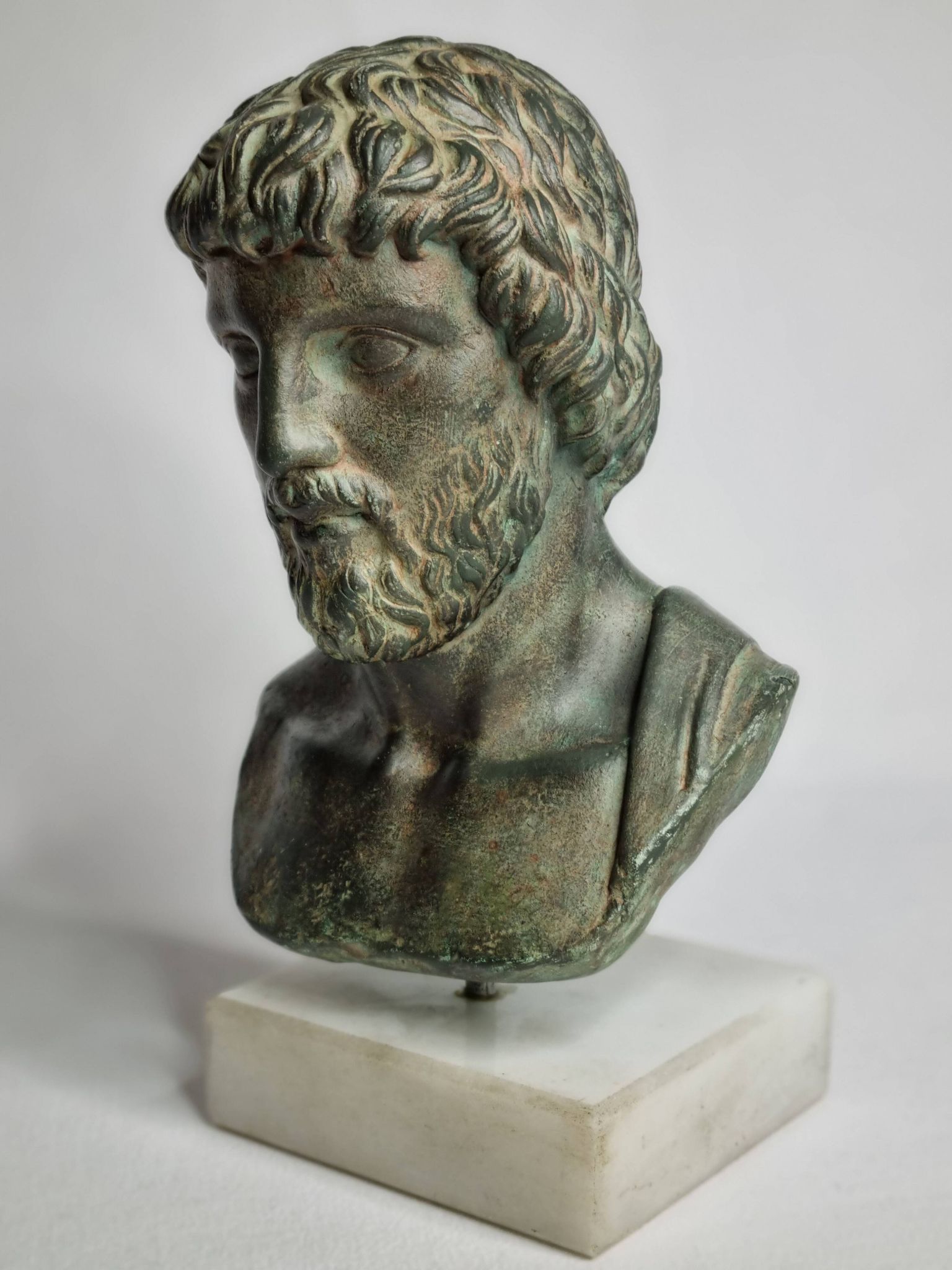 Buste d'Esculape en plâtre patiné sur socle en marbre, 21 cm