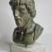 Buste d'Esculape en plâtre patiné sur socle en marbre, 21 cm