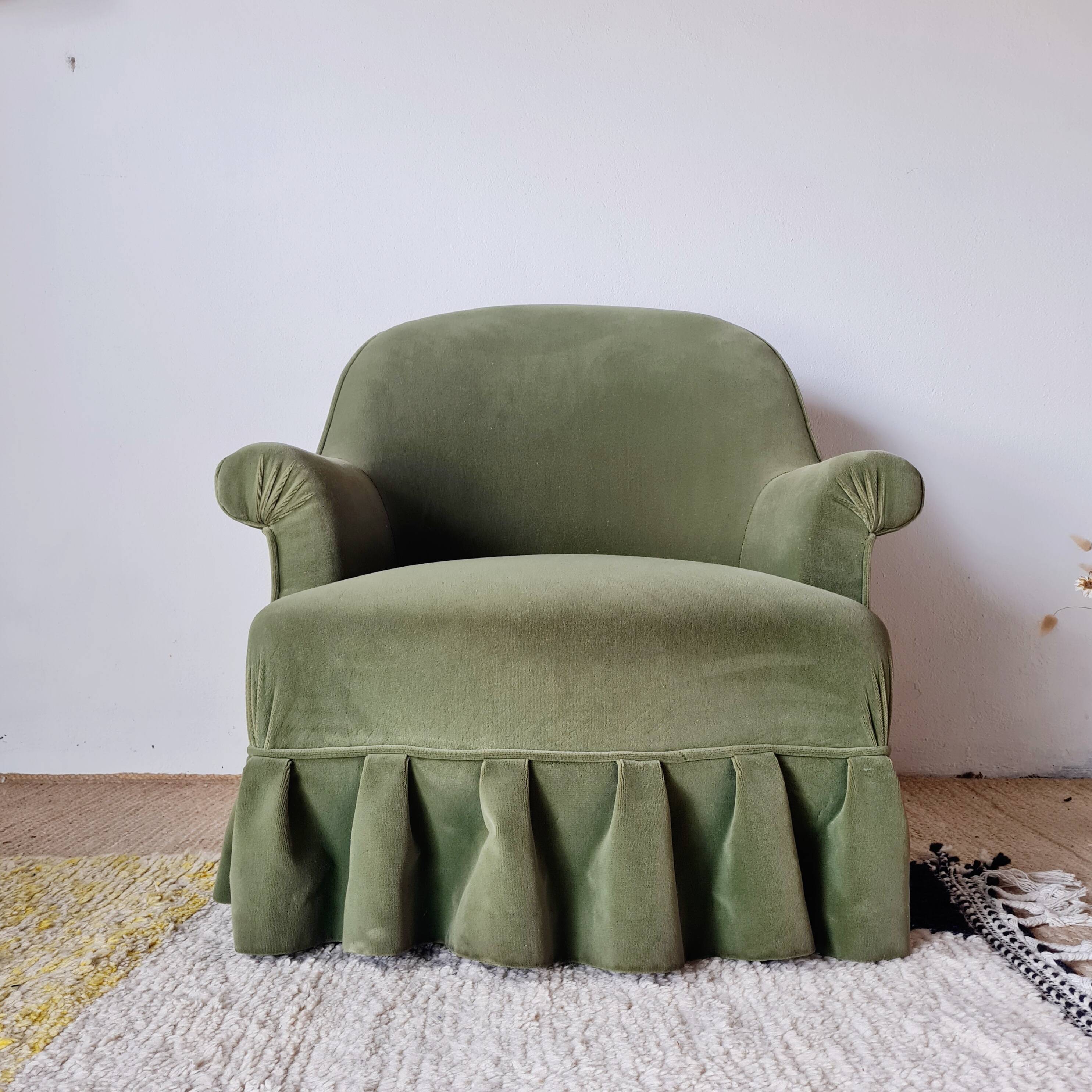 Antique crapaud armchair - green velvet
