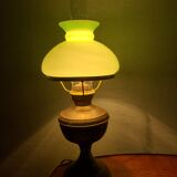 Lampe à pétrole éléctrifiée laiton et opaline