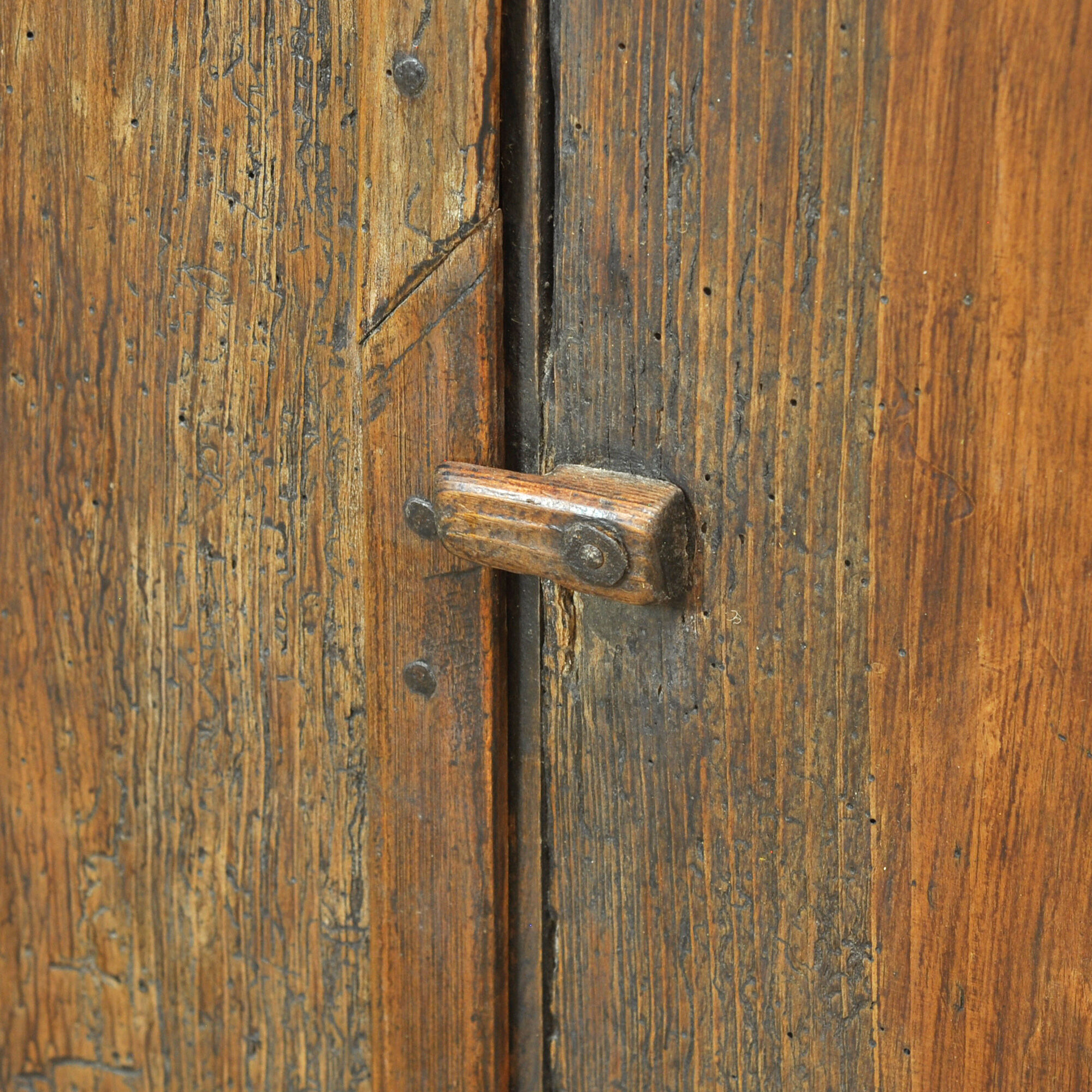 Cabinet en pin ancien, vers 1820