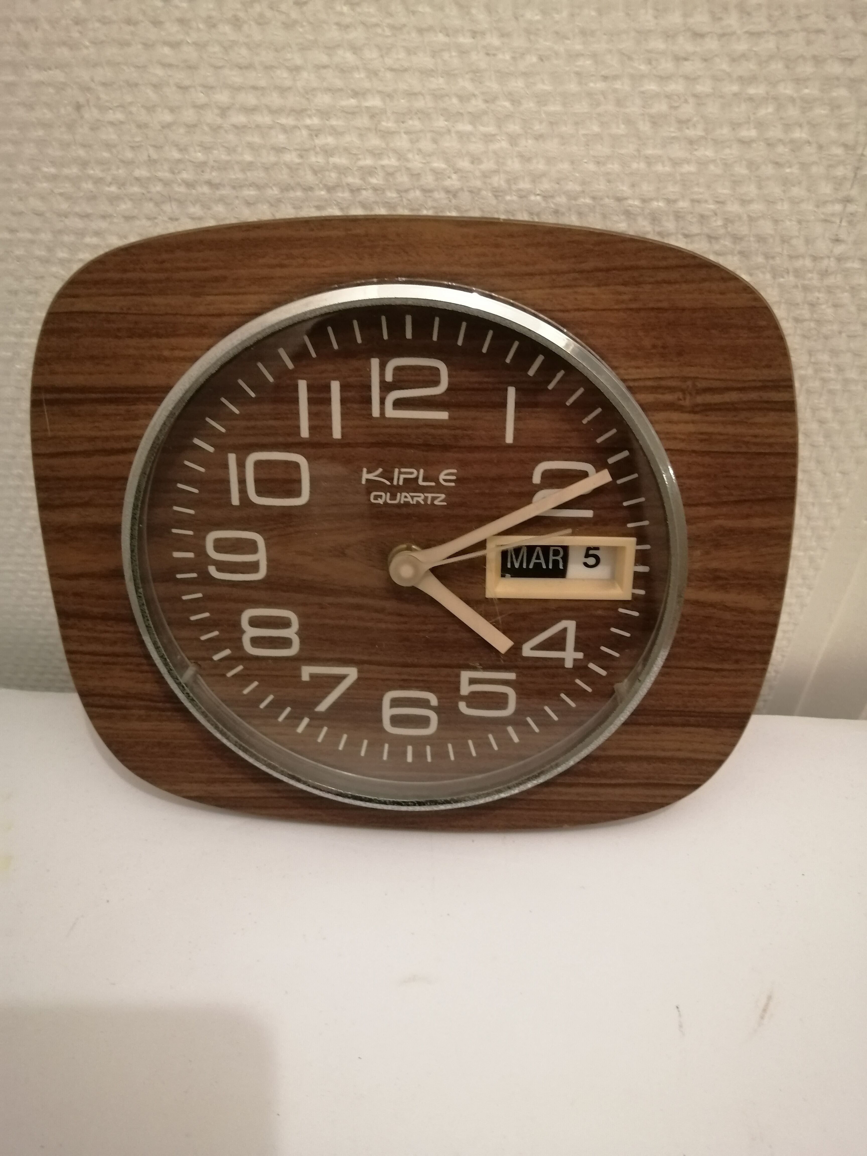 Wall clock year 1960/70 in formica