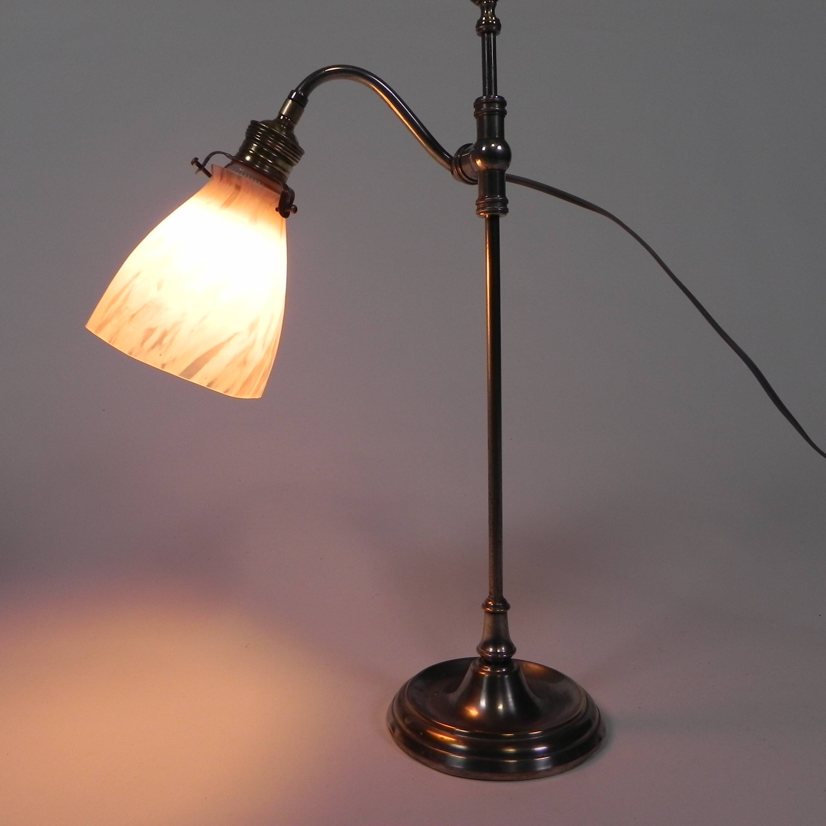 Lampe de bureau française avec abat-jour en verre, réglable, années 1930