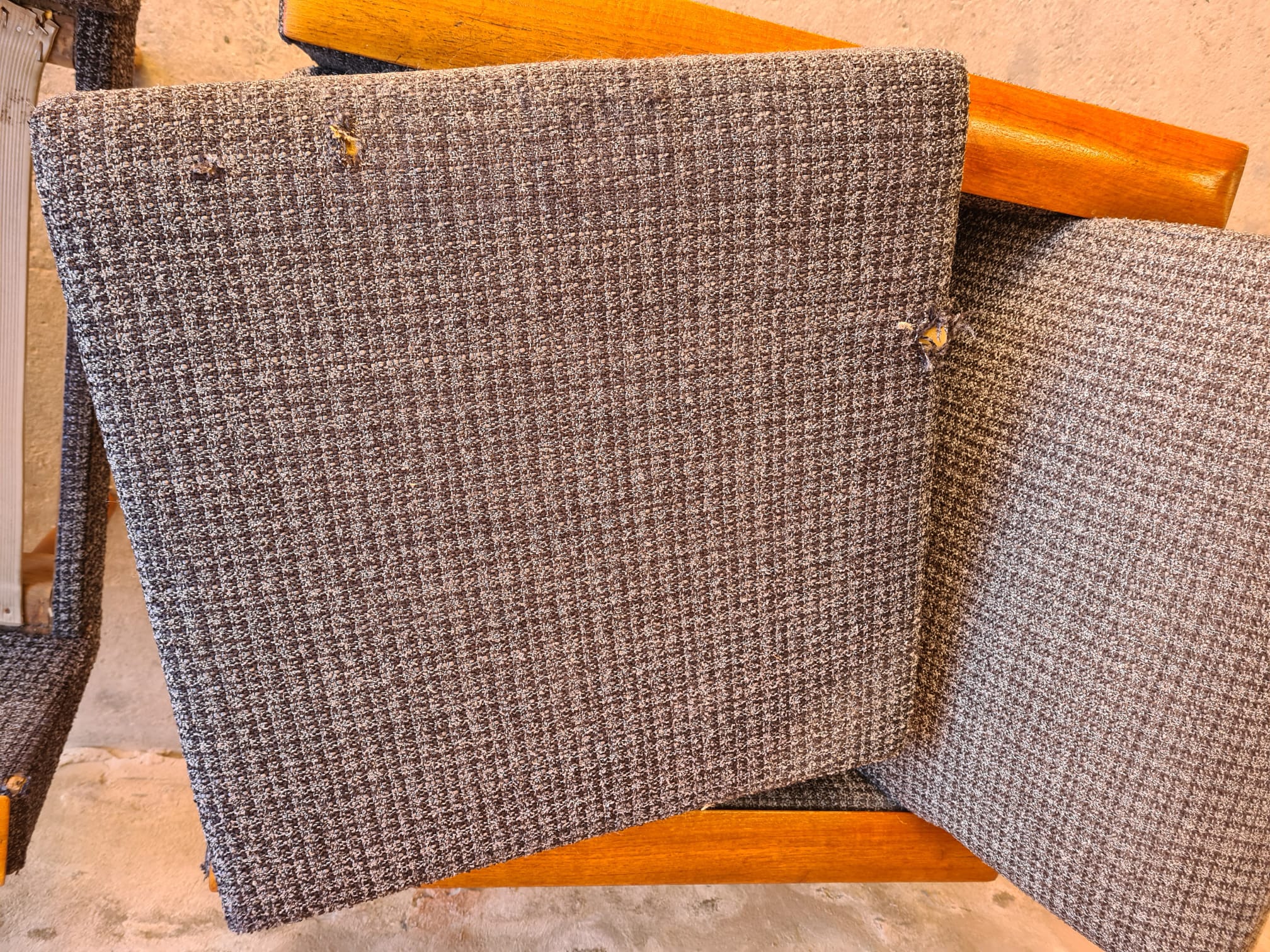 Paire de fauteuils club 70"