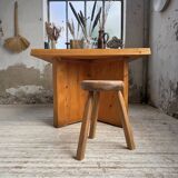 Table carrée moderniste en pin massif, années 50