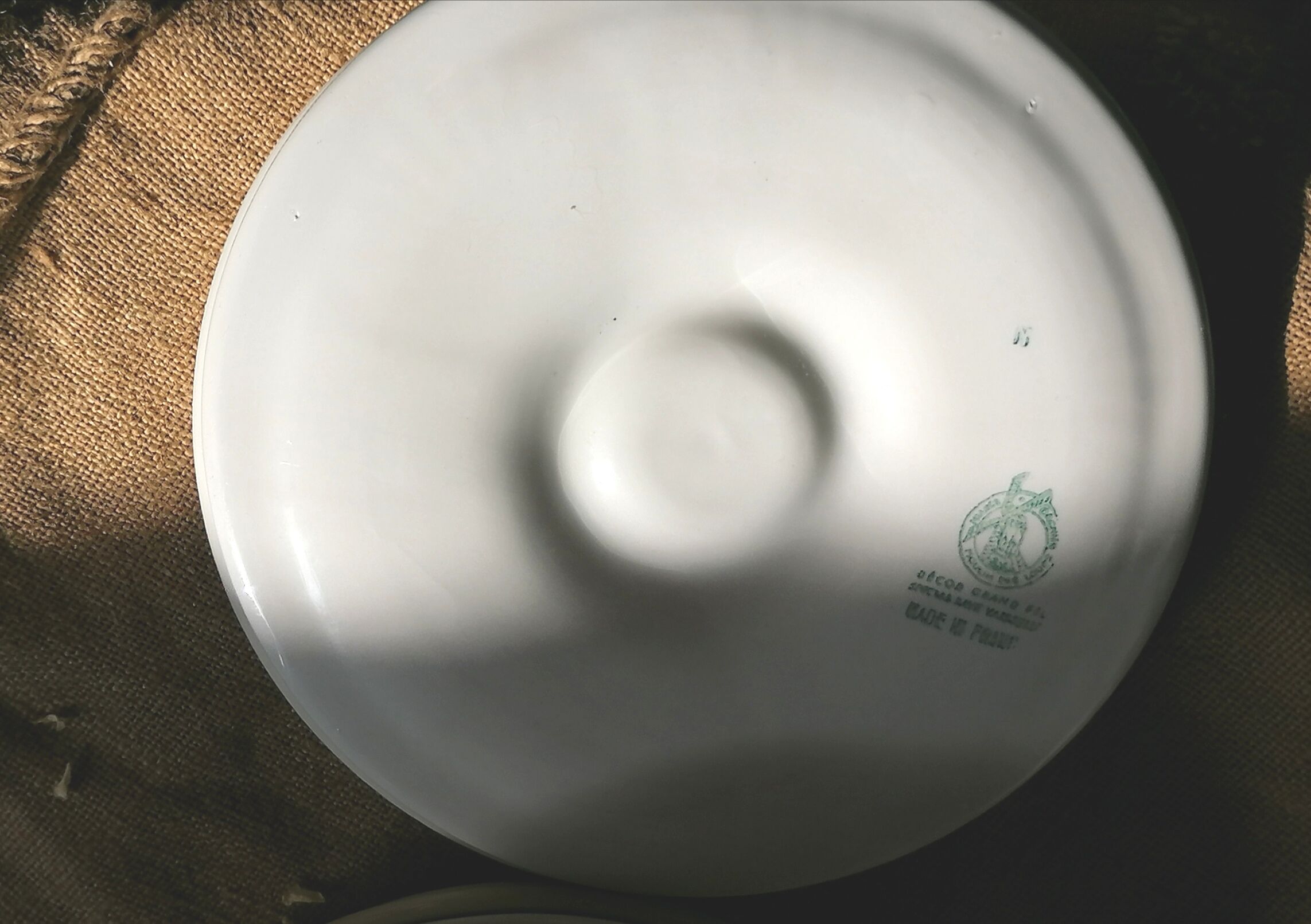 6 oyster plates decorated large fire, Orchies Moulin de loups, ceramic enamelled green