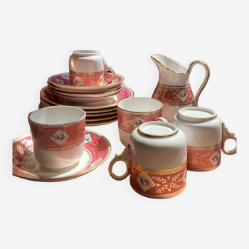 Set of 5 cups and saucers, porcelain plates and their pink milk jug Pompadour