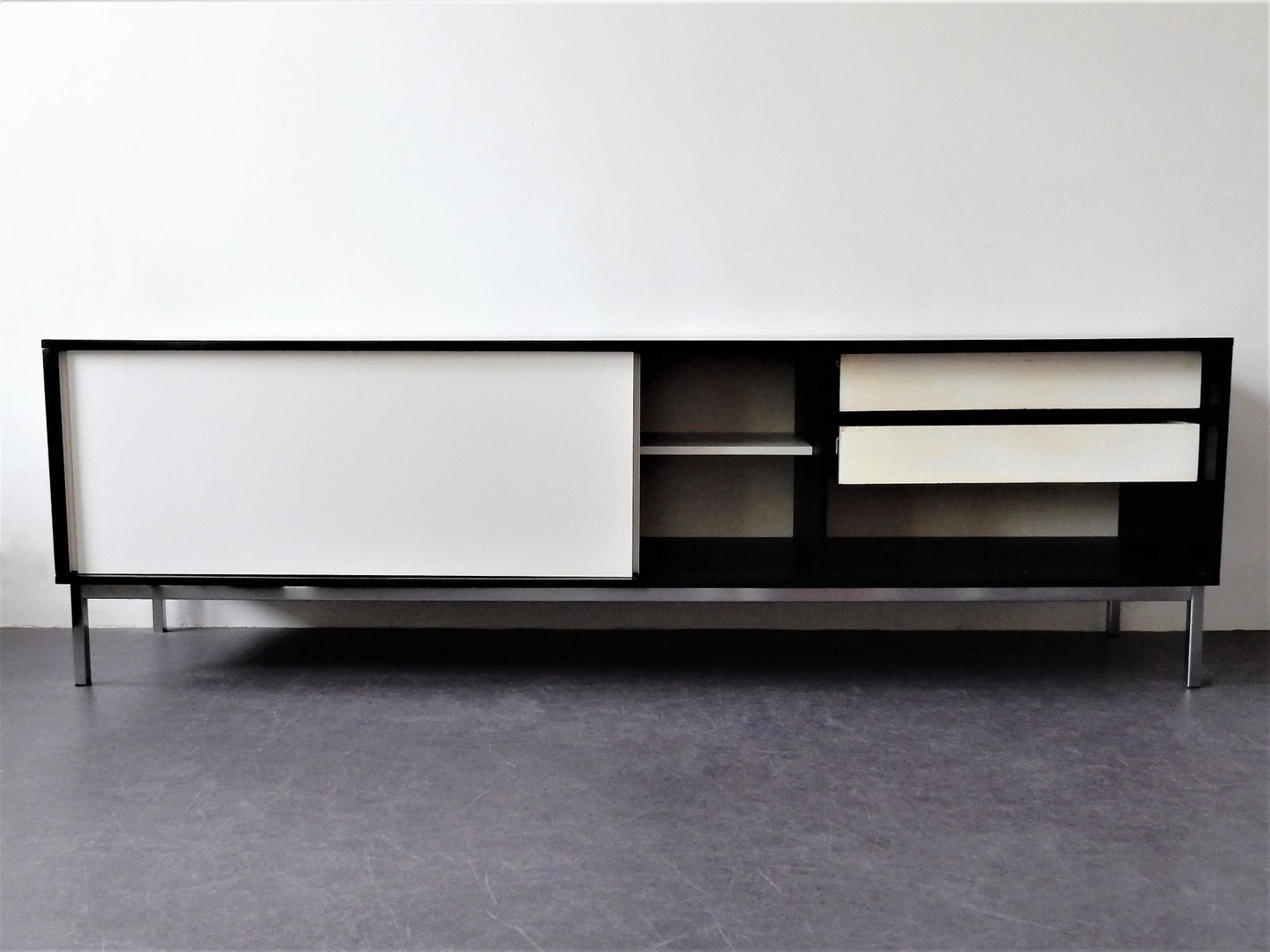Black and white KW85 enfilade by Martin Visser for 't Spectrum 1960s