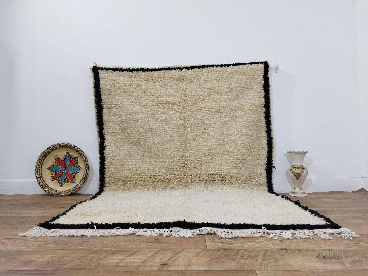 Handcrafted Moroccan Berber Rug 195 X 138 CM