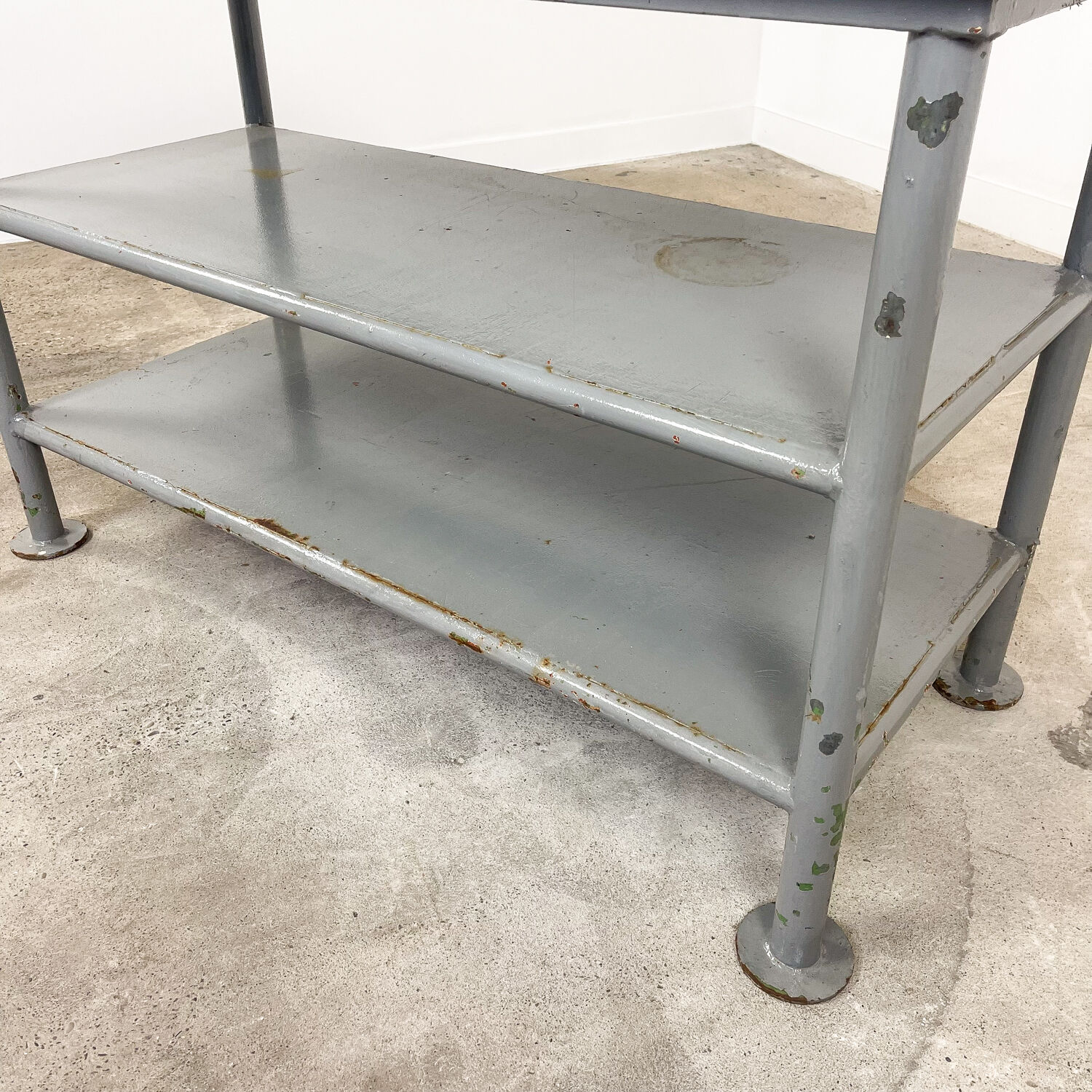 Table de travail industrielle à trois niveaux en métal