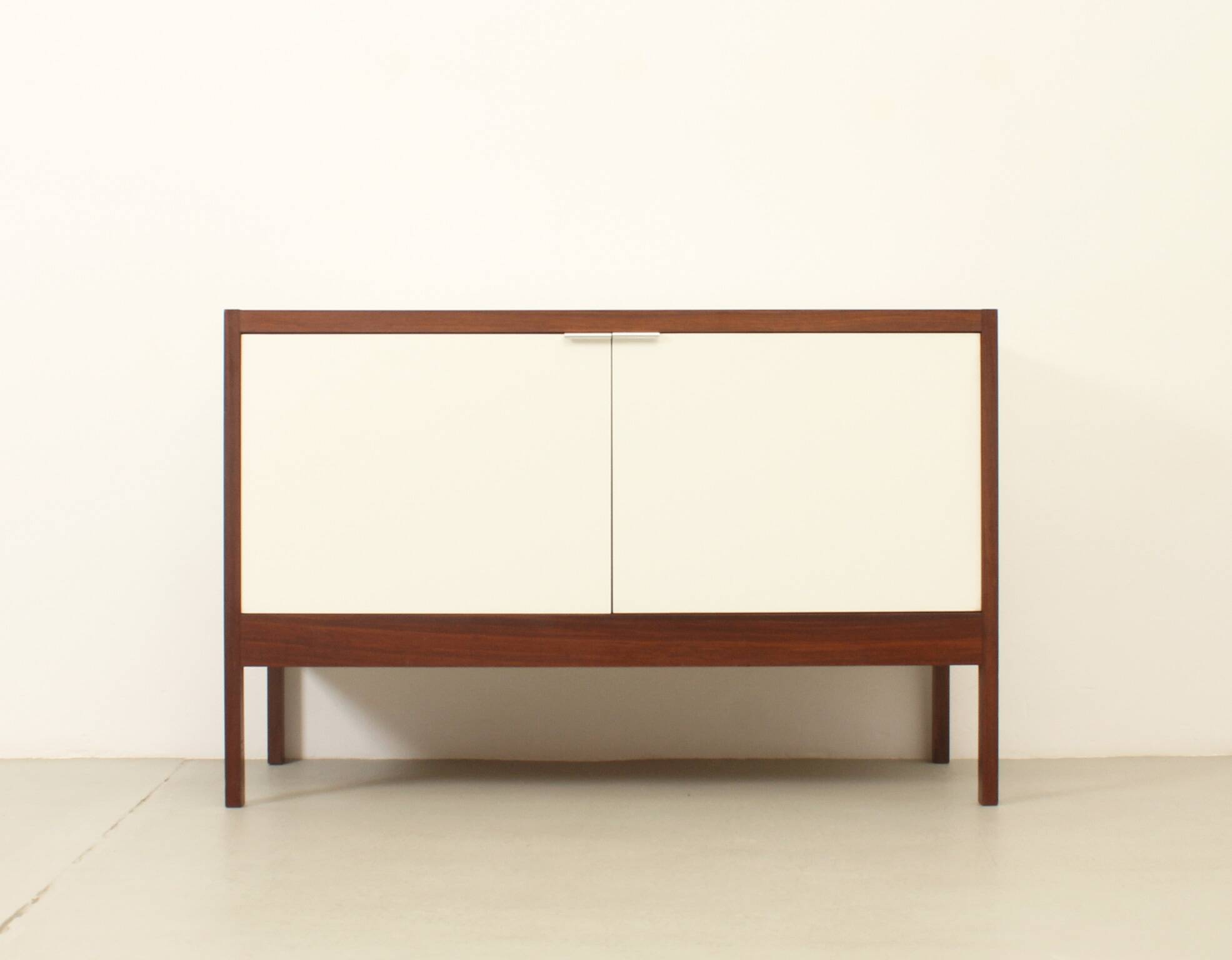 Buffet réversible conçu par Dieter Wäeckerlin pour Idealheim, Suisse, 1963