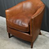 Solange club armchair in sheepskin leather.