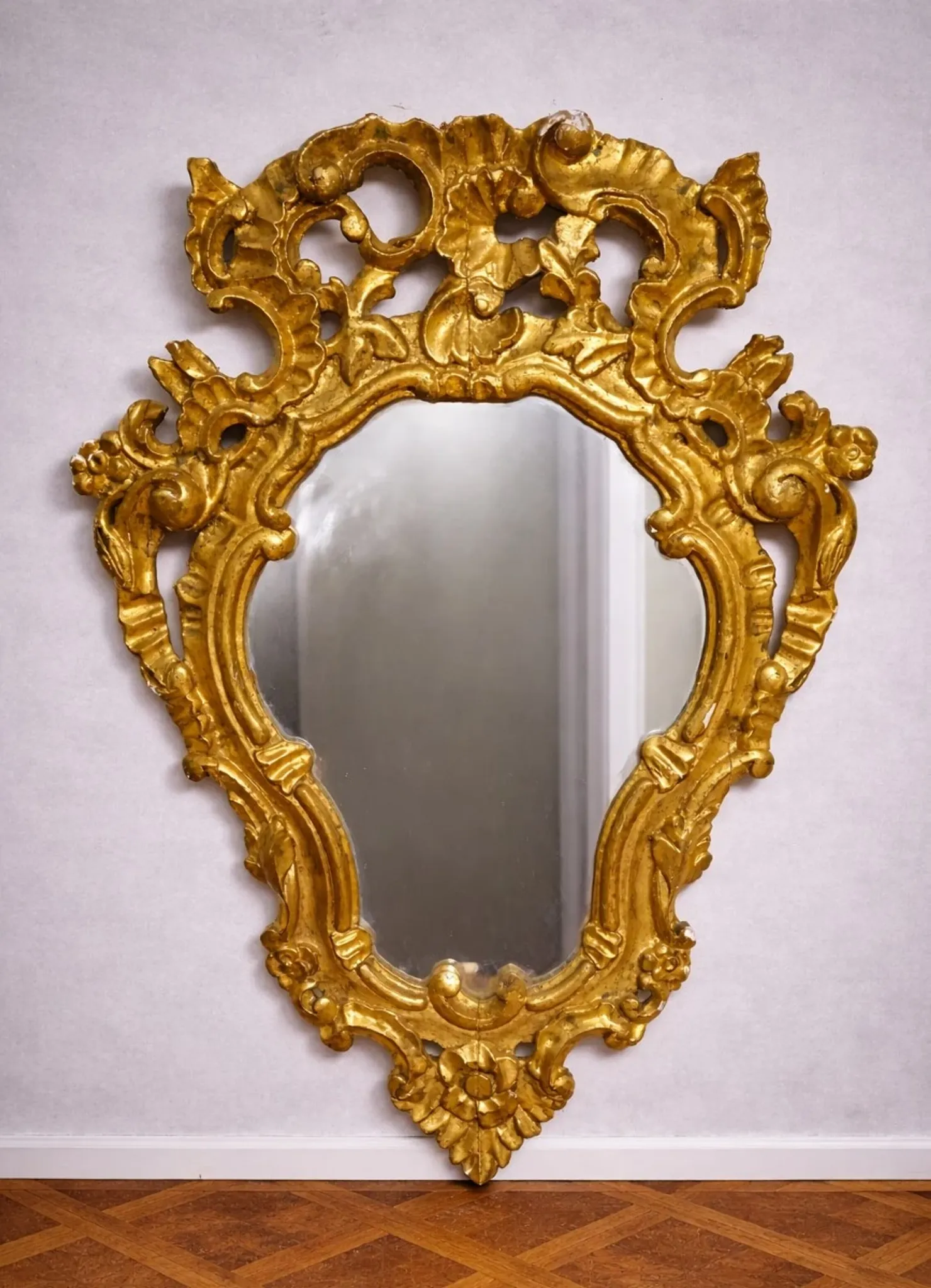 Antique mirror in carved and gilded wood – Rococo / Louis XV style