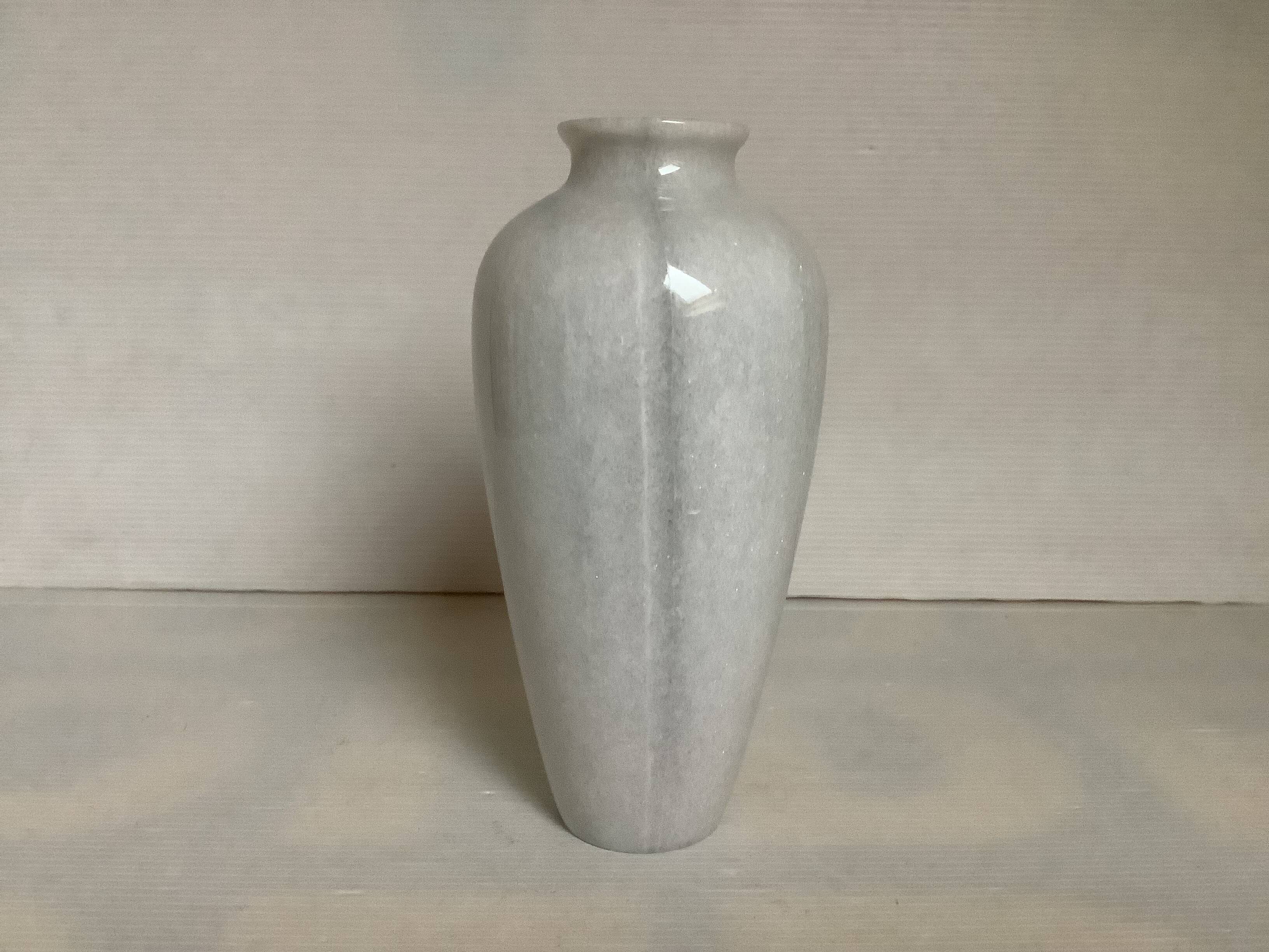 Vase en marbre