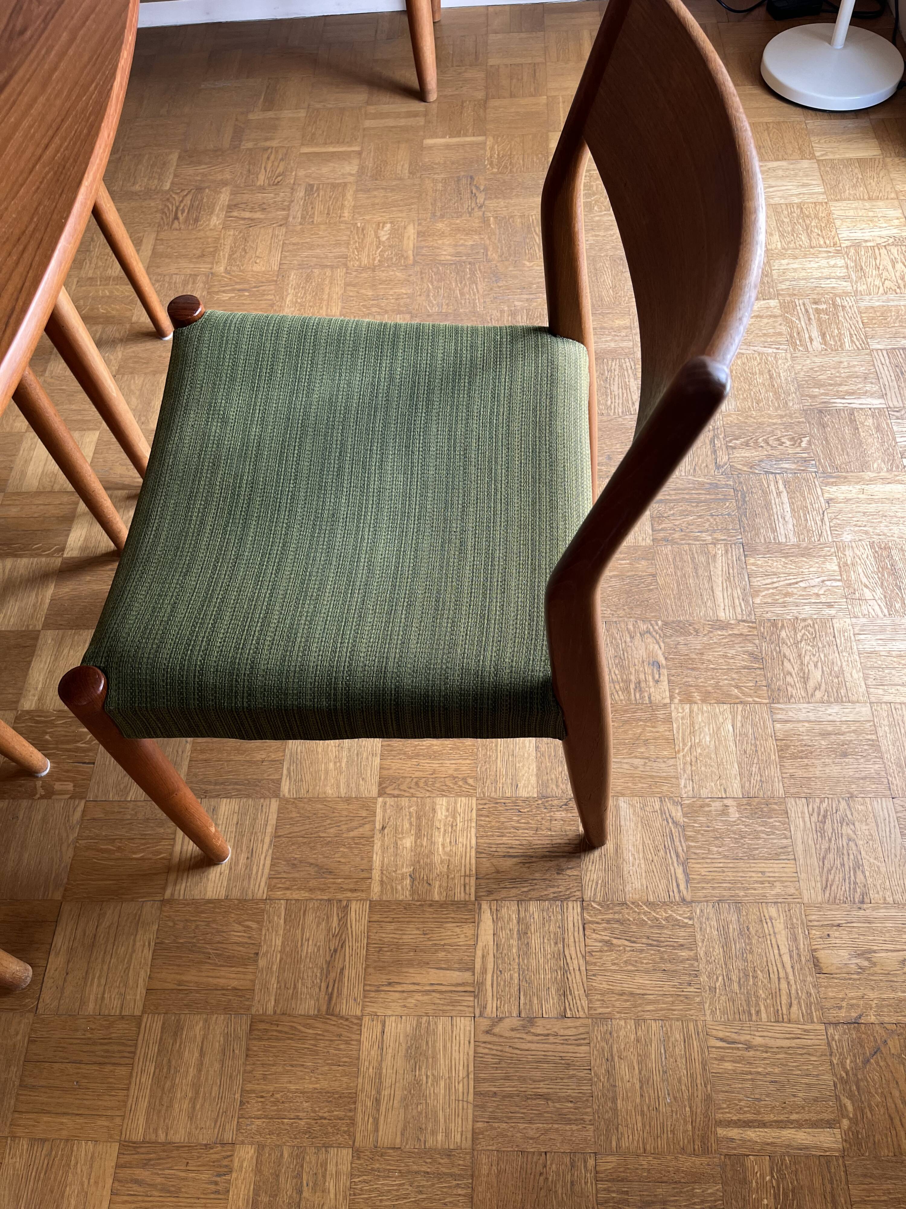 6 chaises en teck massif années 60 de Cees Braakman