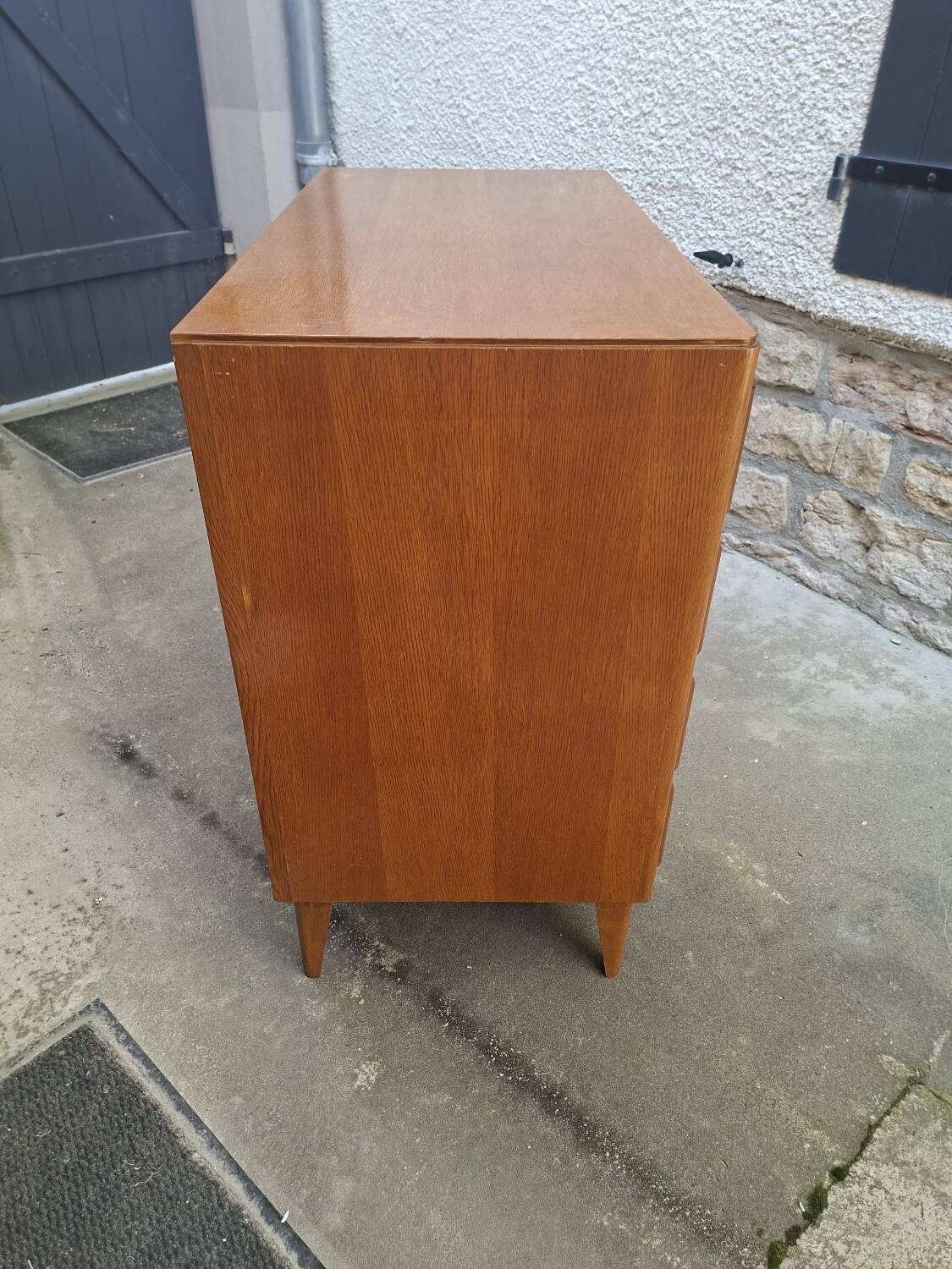 Vintage chest of drawers with tapered legs, 1950s design, 4 drawers.