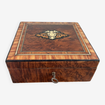 Antique, boîte Napoléon III, bois précieux, laiton, placage d'ébène, soie, palissandre, chêne, clé